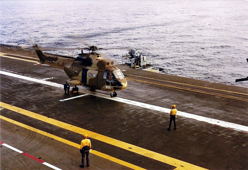 SA 330 sur PA Clémenceau de la 6e Escadrille d'Hélicoptères de Manœuvre 1981 3e RHC Étain alat.fr
