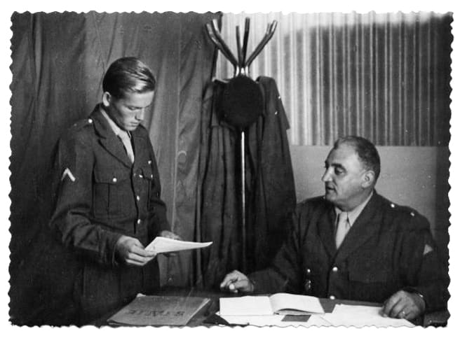  En 1960,les deux responsables du service général de la 676e CRALAT : ADC AUVARO et MDL KAHLES Alat.fr