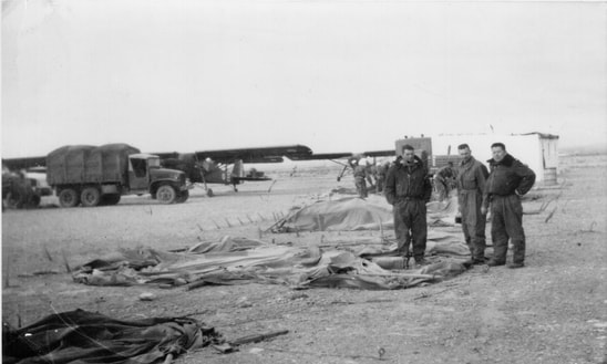GAOA n° 4 : ​à Guercif, le 17 février 1953, après le passage d’une tornade, l’adjudant-chef ROUX, CORNEILLE et CAPPÉ constatent les dégâts. Alat.fr