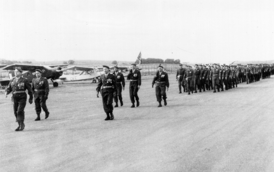 GALAT n° 3 : le 22 novembre 1960, passation de commandement entre le chef de bataillon JESTIN et le chef d'escadron KRAUSS (1). Alat.fr