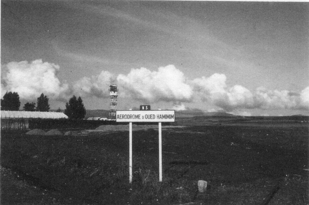 1er PMAH 14e DI :vue générale de l'aérodrome de Oued-Hamimim  en 1958. Alat.fr