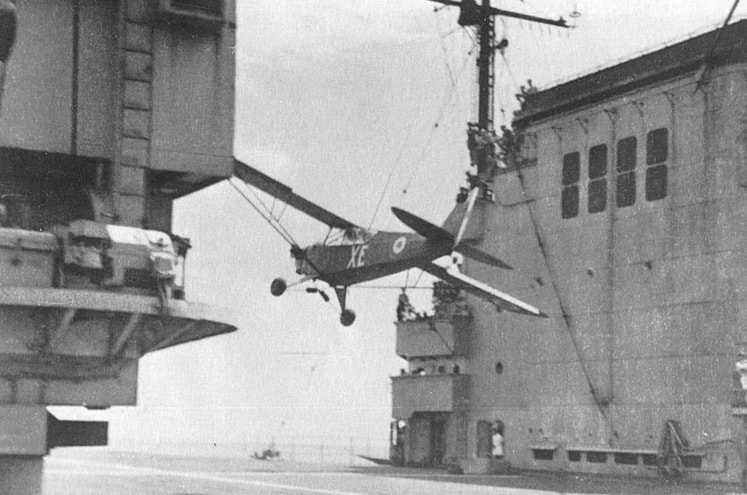 Décollage du PIPER L-4 codé XE du porte-avions BEARN Alat.fr