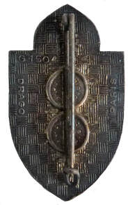 Dos guilloché régulier, plat et argenté, avec monture boléro à double pastille ronde marquée DRAGO de l'insigne du 1er PA 19e DI Alat.fr