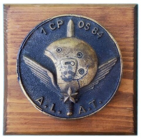 Plaque en bois et insigne bronze, du 1er cours des capitaines de l'EAALAT Alat.fr