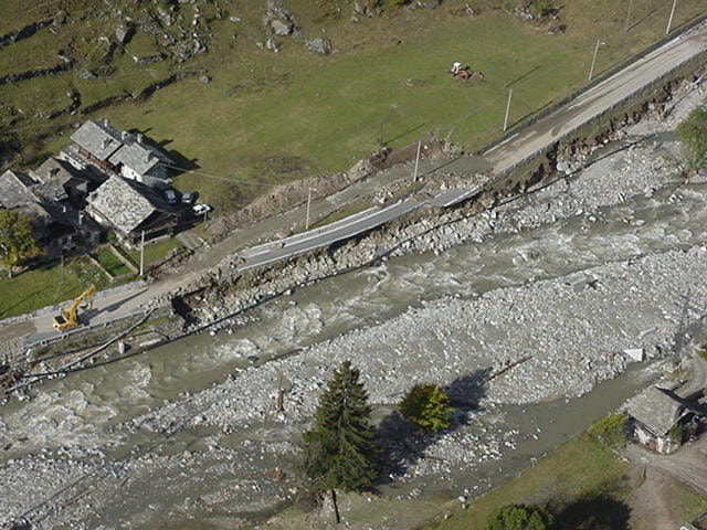 Secours à la population du Val d'Aoste par la 1ère EHM du 3e RHC, du 13 au 16 octobre 200 Alat.fr