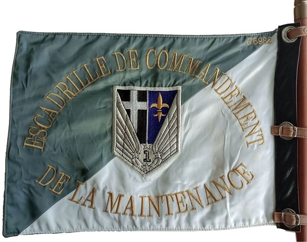 Fanion de l'escadrille de commandement de la maintenance du 1er RHC Alat.fr
