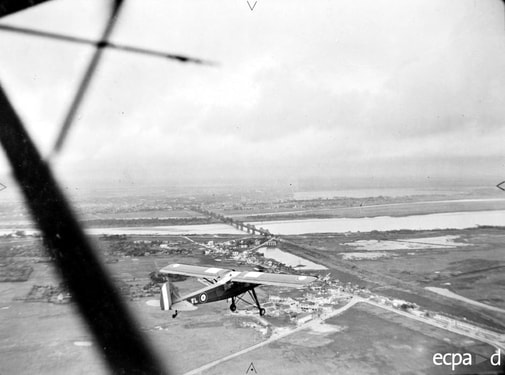Un MORANE du 21e GAOA en vol au-dessus du pont Doumer à Hanoï, en avril 1955 Alat.fr