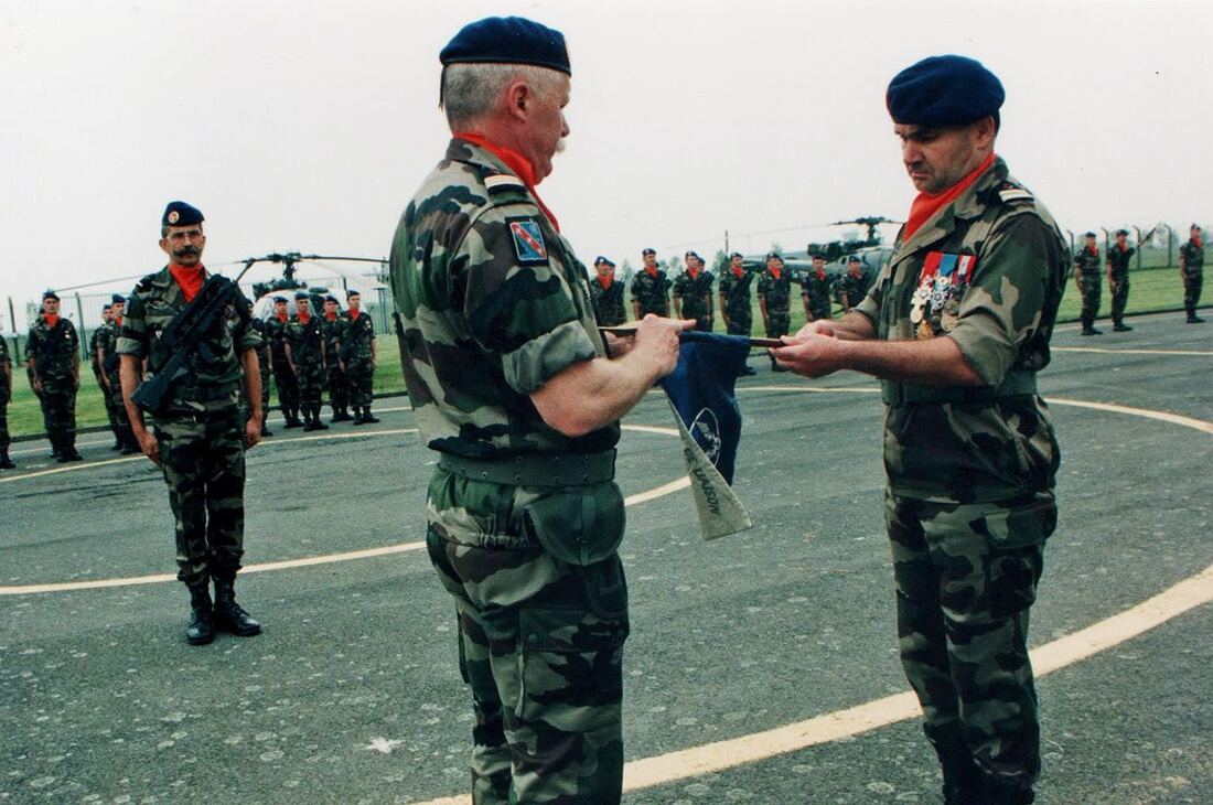 Dissolution de l'escadrille d'hélicoptères de liaison du 5e RHCM à Lille, le 30 juin 1998 Alat.fr