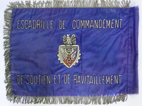 Fanion de l'escadrille de commandement de soutien et de ravitaillement du 4e RHCMS Alat.fr  