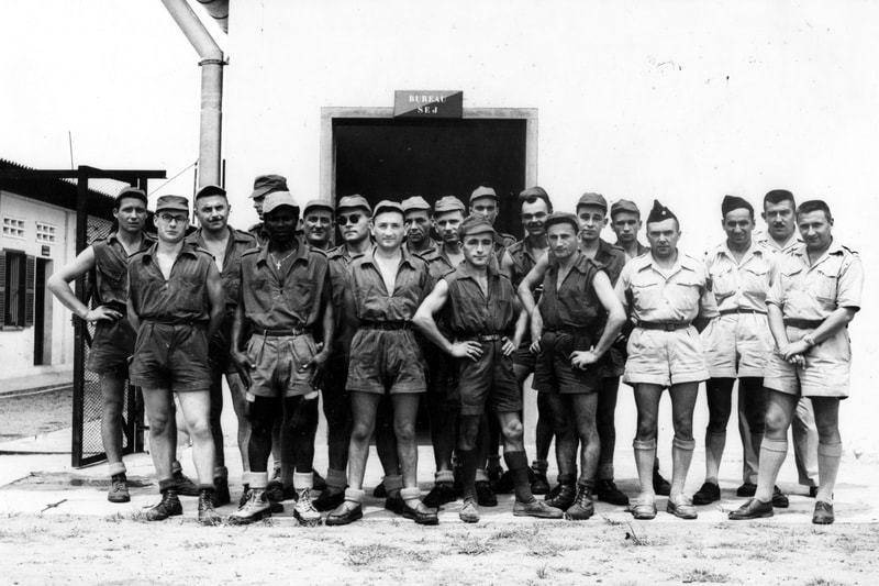 22e GAOA : L'équipe de mécaniciens du 22e GAOA en 1956. Alat.fr