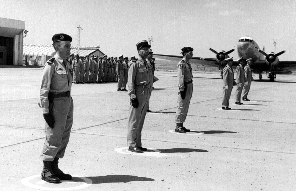 Photo 1, passation de commandement au 1er PA ZOS, entre les capitaines ALBIN et LAMOTTE, Alat.fr