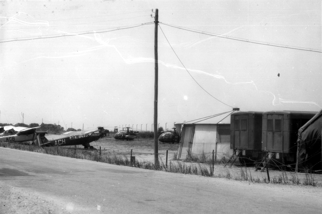 Pelotons avions de la 10e DP : la Réghaia, 20 février 1962. Départ, au petit matin, du détachement ALOUETTE II pour Touggourt, sous les ordres du lieutenant SCHLAUDER. Alat.fr