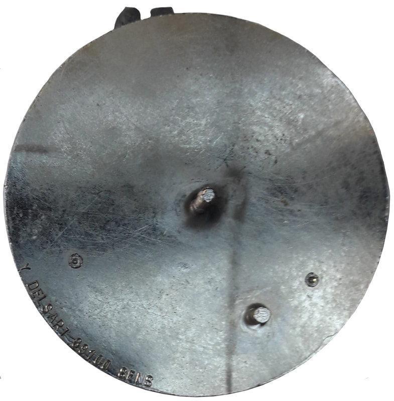 Dos de l'insigne 4e RHCM DELSART, 44 mm, collé sur une plaque de baudrier de motocycliste 