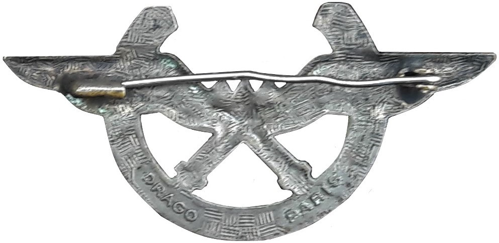 Dos insigne CPOA DRAGO Paris, guilloché, légèrement embouti et argenté, avec monture épingle à bascule Alat.fr