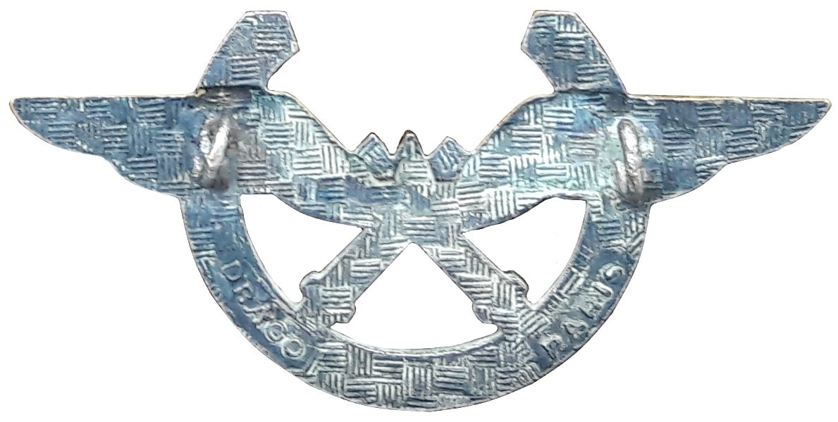 Dos insigne CPOA DRAGO Paris, guilloché, légèrement embouti et argenté, avec monture deux anneaux Alat.fr