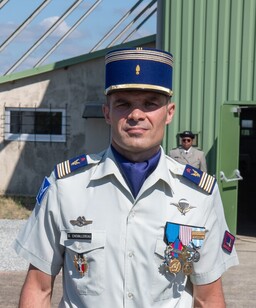 LCL CHEVALLEREAU, commandant le détachement avions armée de Terre Alat.fr 