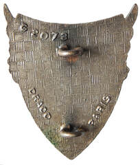 Dos insigne 4e GALREG guilloché droit un peu estompé, plat et argenté, avec monture deux anneaux. Homologation en haut à gauche à l'horizontale, sans cartouche Alat.fr 