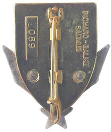 Dos de l'insigne métal PICHARD-BALME de la campagne Jeanne d'Arc 2000, numéroté Alat.fr
