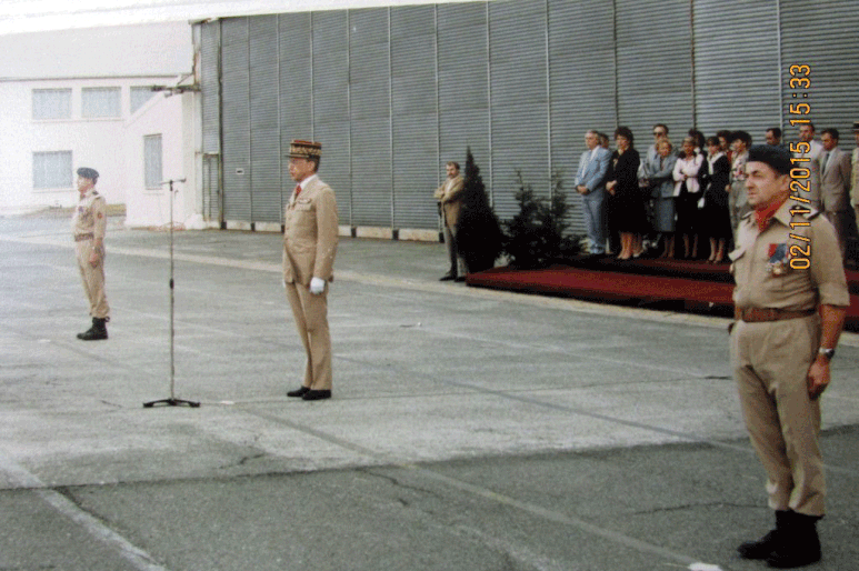 Passation de commandement, le 7 juillet 1985 au 1er GHL 1985 Les Mureaux. Alat.fr