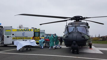 Opération Résilience : le 28 mars 2020, la CAÏMAN n° 1337/EAX, débarque des malades à Clermont-Ferrand Alat.fr