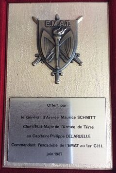 Plaque commémorative escadrille EMAT offerte à Philippe DELARUELLE. Alat.fr