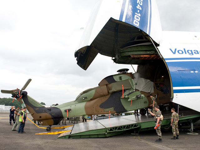 ISAF : embarquement dans un ANTONOV des TIGRE à Tarbes, le 24 juillet 2009 (2). Alat.fr
