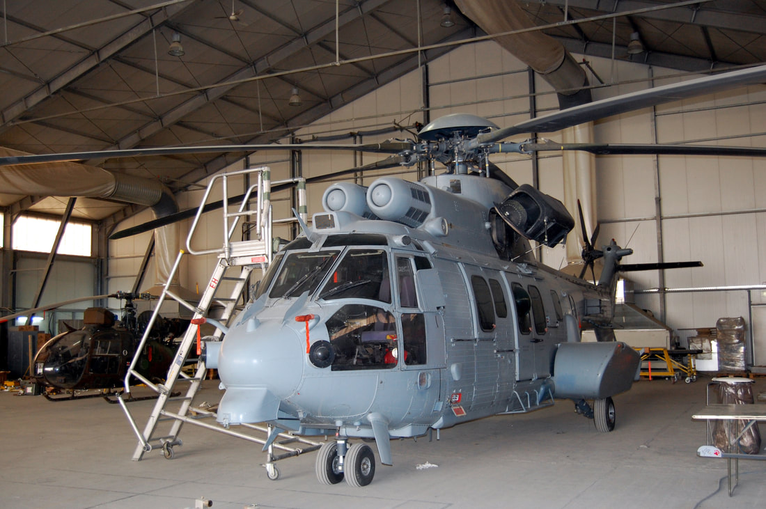 ISAF : CARACAL en entretien dans le hangar de l'OTAN à KAIA. Alat.fr