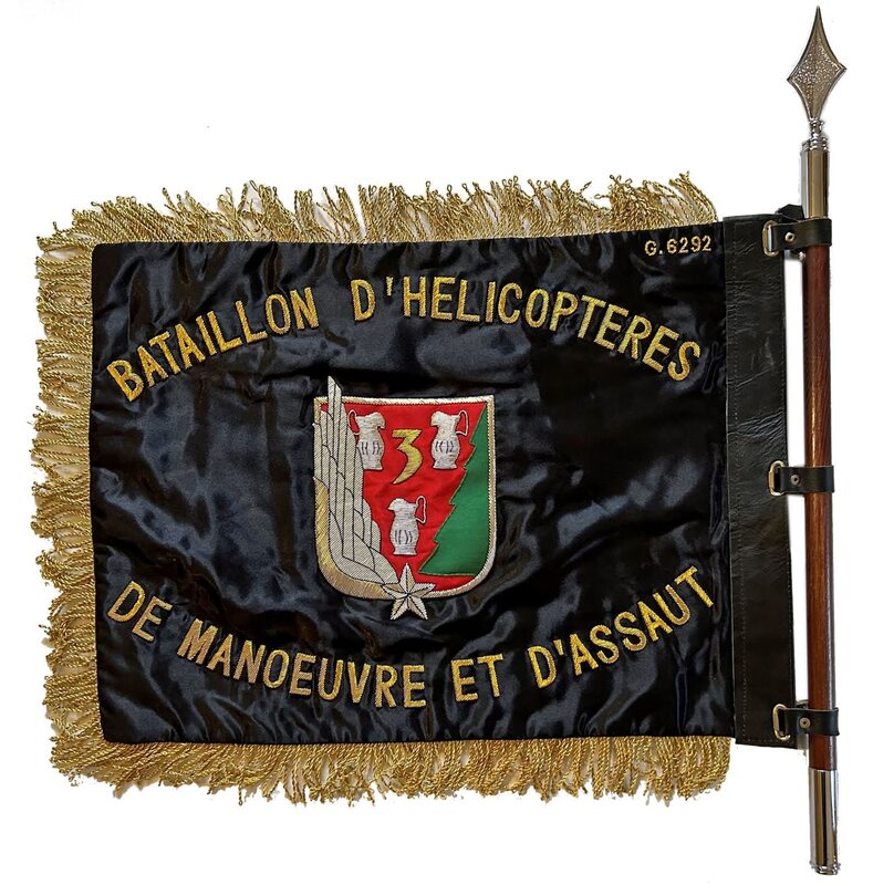 Fanion du bataillon d’hélicoptères de manœuvre et d'assaut du 3e RHC Alat.fr
