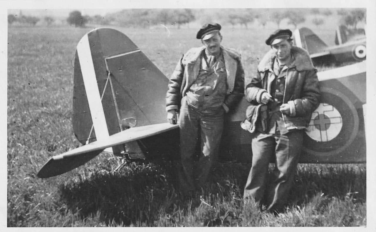 Nendingen en juin 1945, les "bandits de la 9e DIC". De gauche à droite : Teddy VIDAL et César GANNEAU Alat.fr