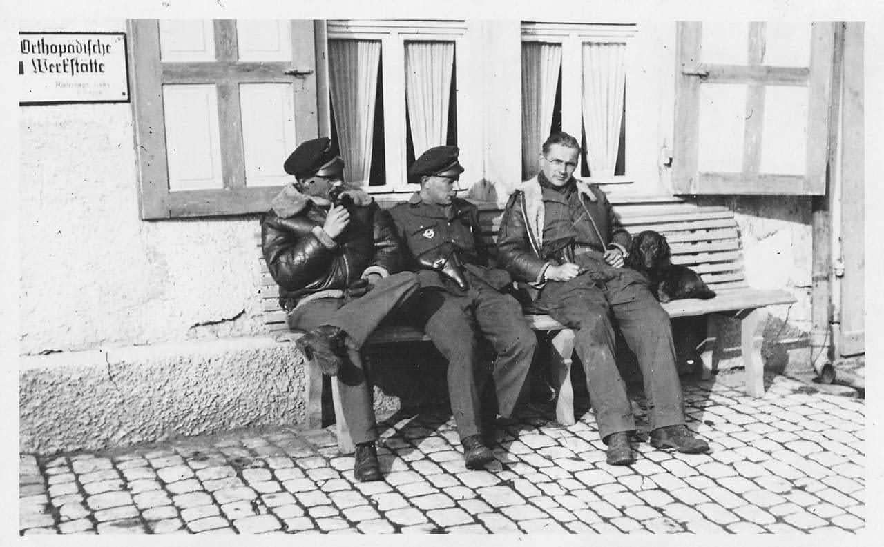 PAA 9e DIC, RASTATT, avril 1945; De gauche à droite :  maréchal des Logis MAUROUARD, SCH  César GANNEAU et SCH Teddy VIDAL Alat.fr