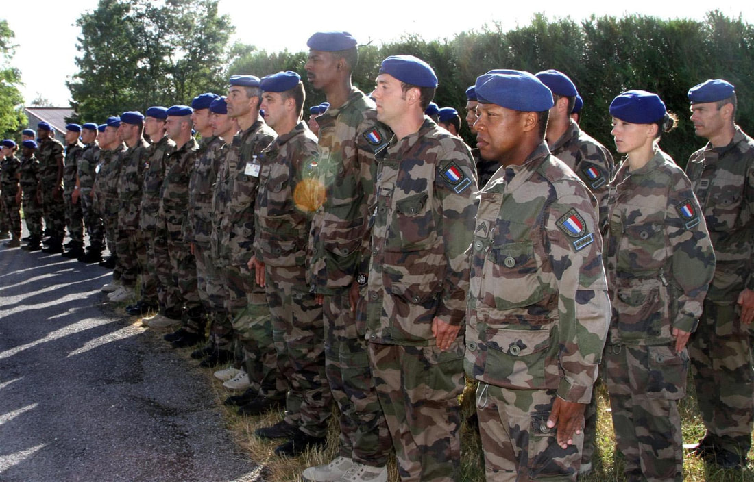 ISAF : prise d'armes au retour sur la base d'Étain, le 14 juillet 2010. Alat.fr