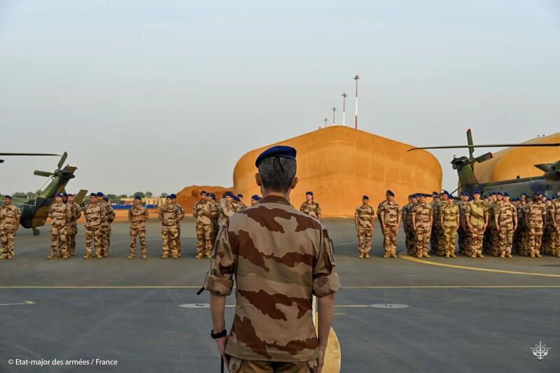 25 octobre 2022, passation de commandement entre  les détachements  AÉROCOMBAT n° 1 et n° 2 au Sahel Alat.fr