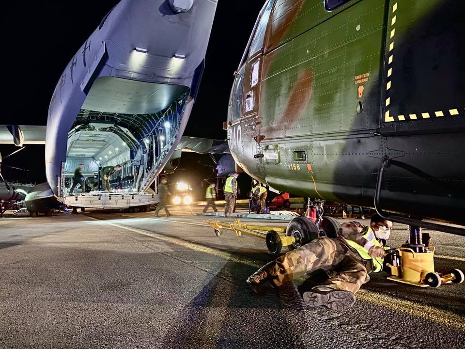 Opération Résilience : débarquement des PUMA par A400M sur la base d’Étain en fin de mission (2) Alat.fr