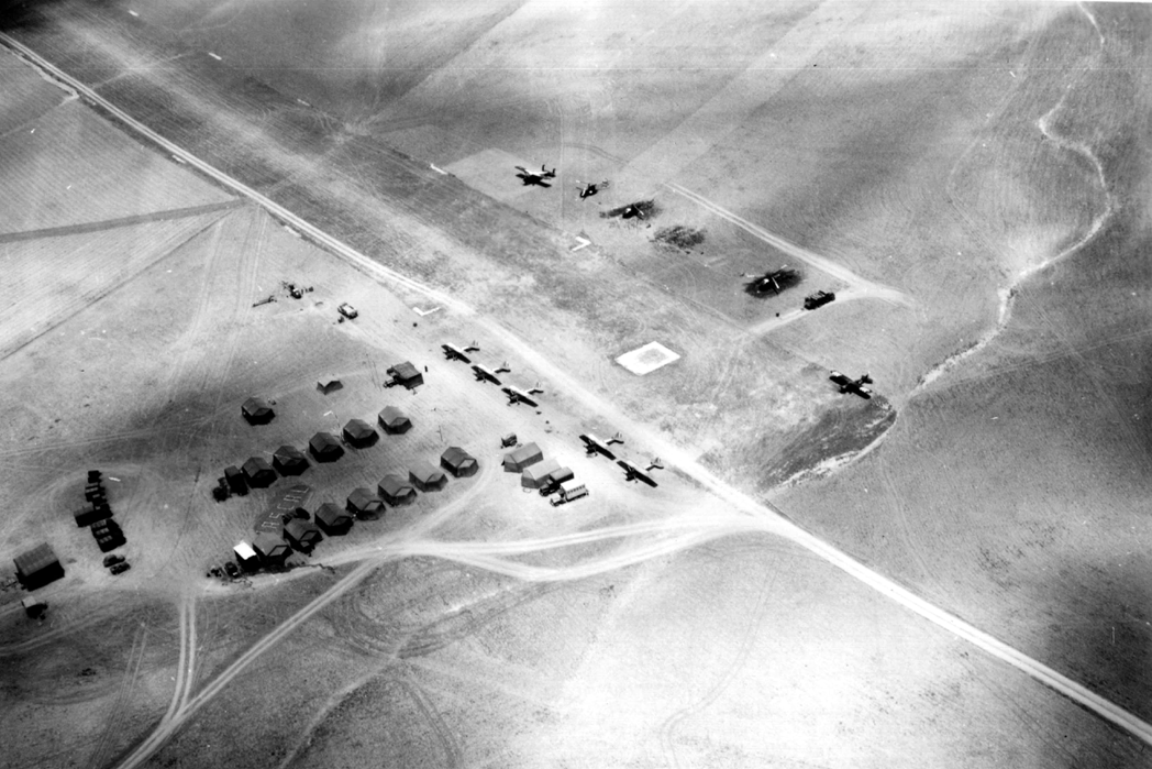 Pelotons avions de la 10e DP : camping à Pascal au nord de Batna en mai 1960 (photo 3). Alat.frc