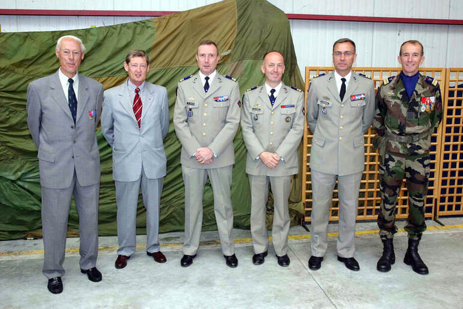 Quelques chefs de corps du 6e RHC, réunis le 10 mai 2007 à Compiègne. Alat.fr