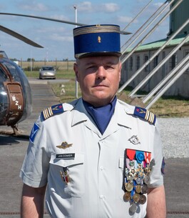 LCL COMIER, commandant le détachement avions armée de Terre Alat.fr 