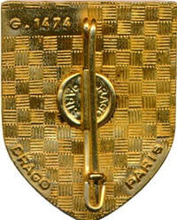 Dos GALDIV 7 guilloché, plat et doré, monture épingle avec boléro à 1 pastille ronde marquée DRAGO. Homologation horizontale en haut à gauche Alat.fr
