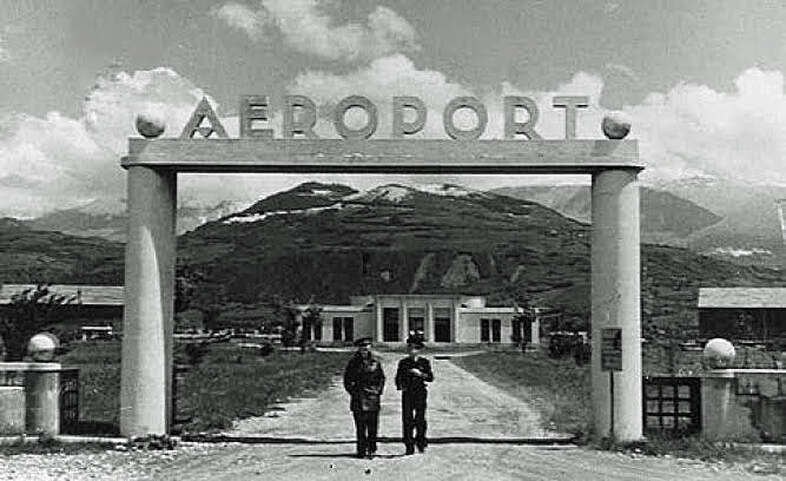 Entrée de l'aéroport d'Eybens en 1945 Alat.fr