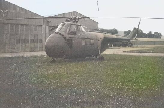 GALDIV 1 en 1970, H-19 devant le hangar HM Alat.fr