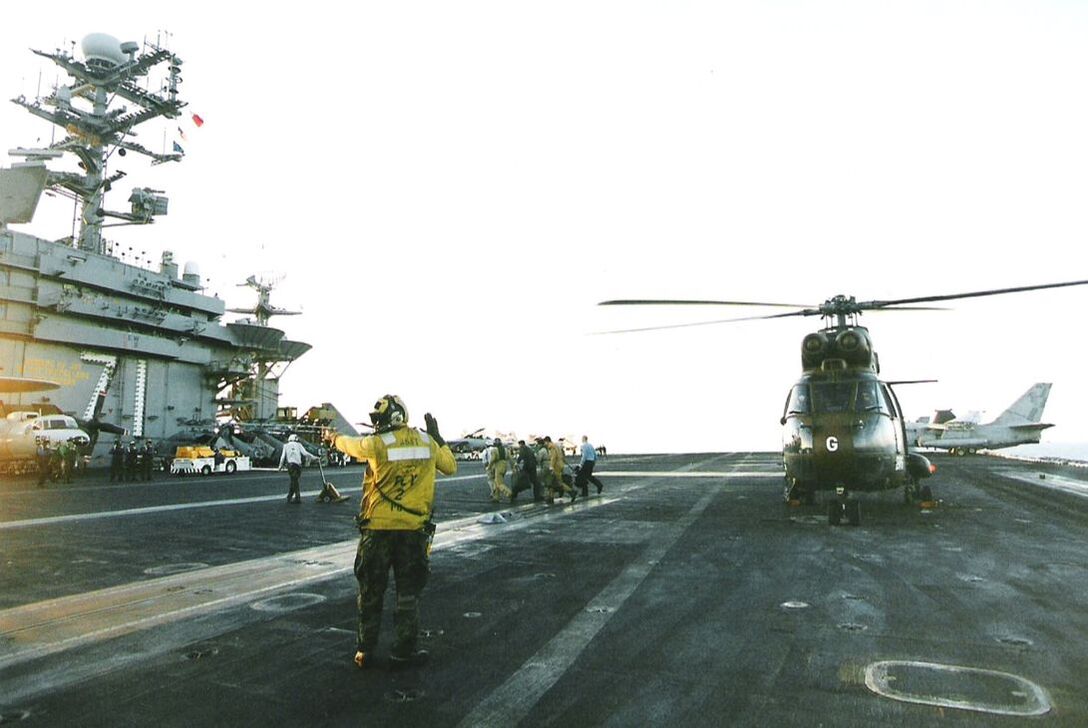 PUMA posé sur le USS Roosevelt Opération Héraclès. Alat.fr