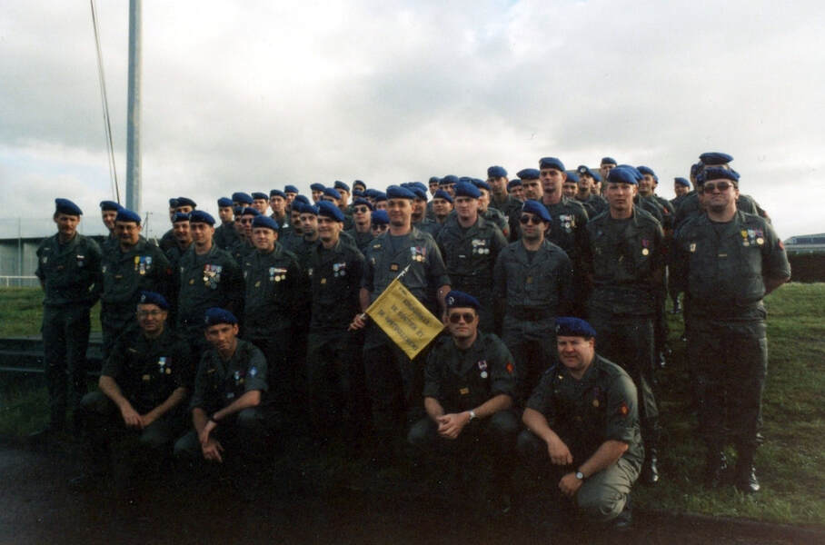 5e RHC : ​Le personnel de l'ESR en juin 1997. Alat.fr