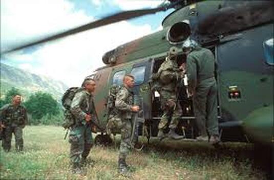 Opération LIBAGE : Embarquement de commandos américains dans un COUGAR. Alat.fr