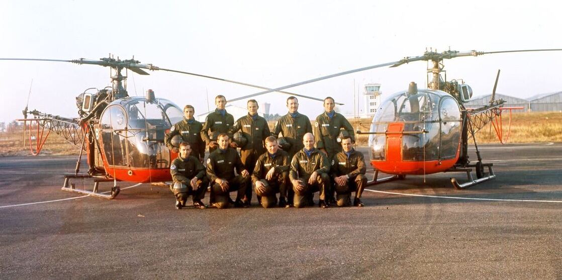 Les équipiers de la patrouille de voltige hélicoptères de l'ESALAT-3 Alat.fr