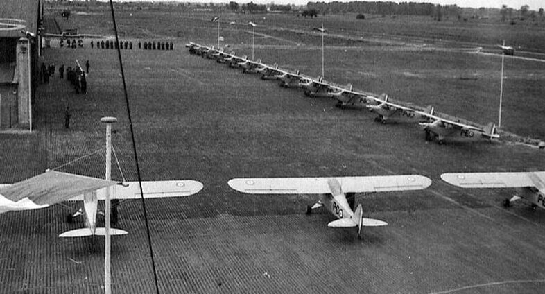 GAOA n° 2 : ​Alignement impeccable de PIPER L-18C, en 1954. Alat.fr