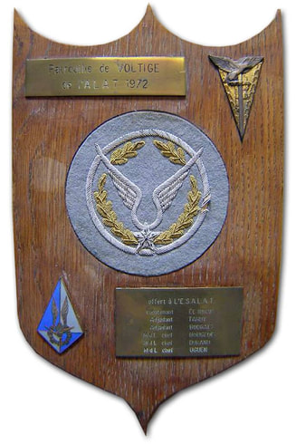 plaquette de la patrouille voltige de 1972, se trouvant au musée de Dax Alat.fr