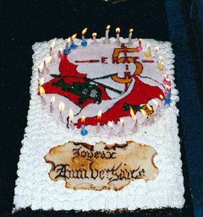 Photo d'un gâteau avec représenté l'autocollant type 2 de la 5e EHAC du 3e RHC