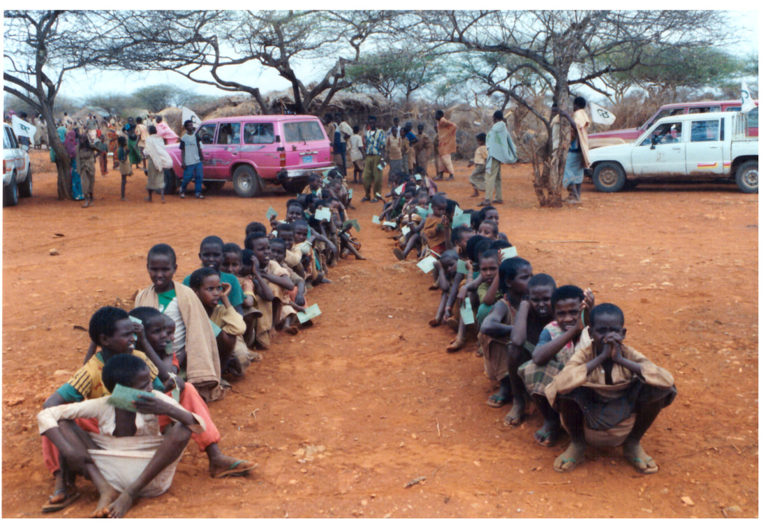 ONUSOM II : ​escorte ONG pour vaccination d'enfants dans des villages. Alat.fr