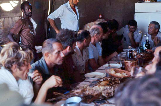 DETALAT Djibouti : EMA en 1972, méchoui avec Haroun TAZIEFF. Alat.fr