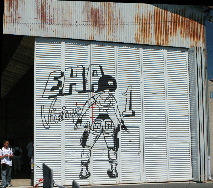 La porte du hangar de l'EHA 1 du 6e RHC à Compiègne. Alat.fr